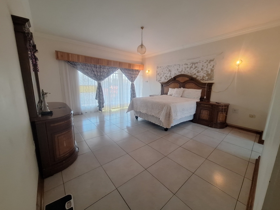 4 Bedroom Property for Sale in Mohadin North West